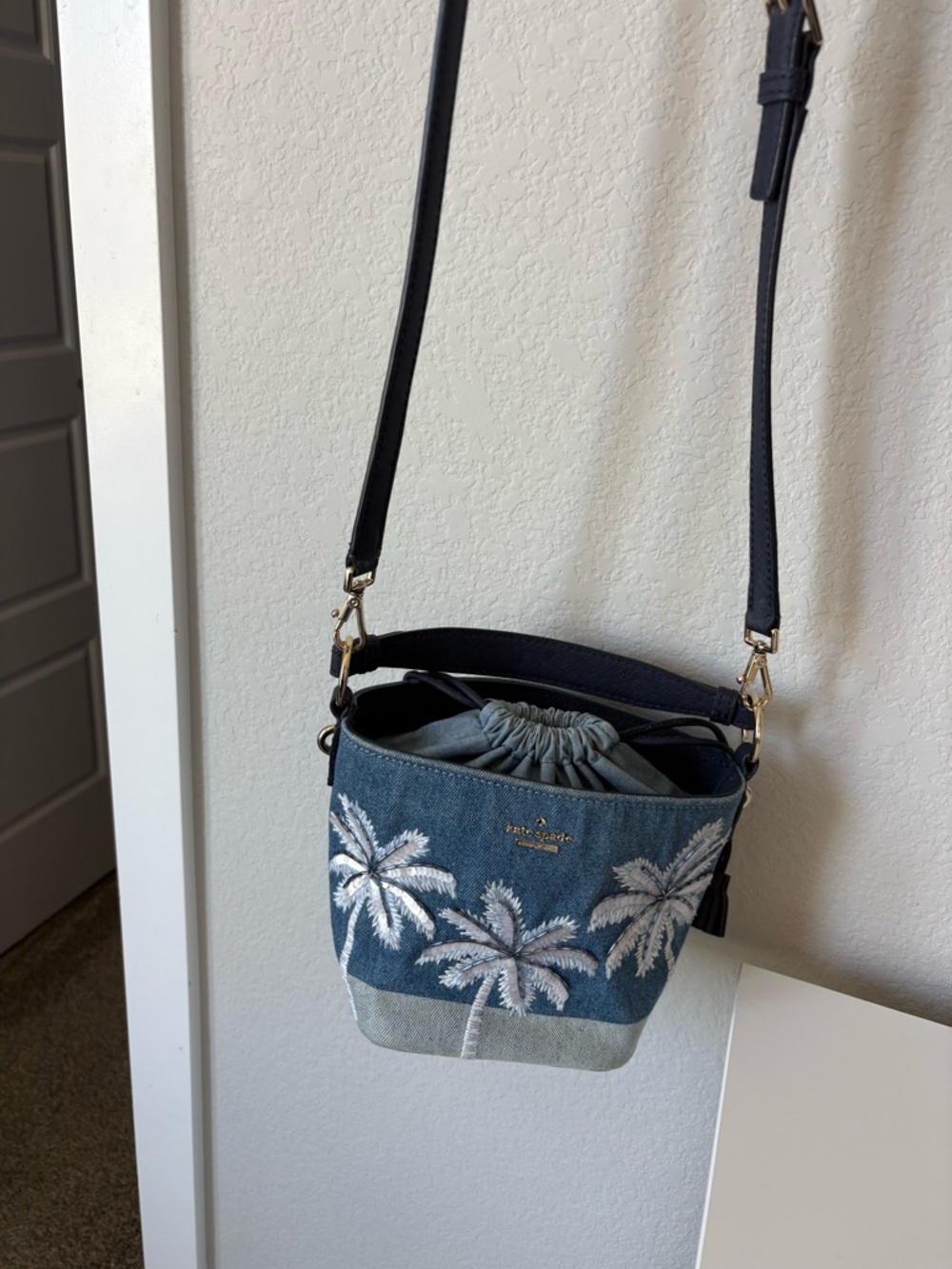 kate spade California dream in puppy Denim Palm Embroidered Crossbody Bucket Bag - Picture 10 of 11